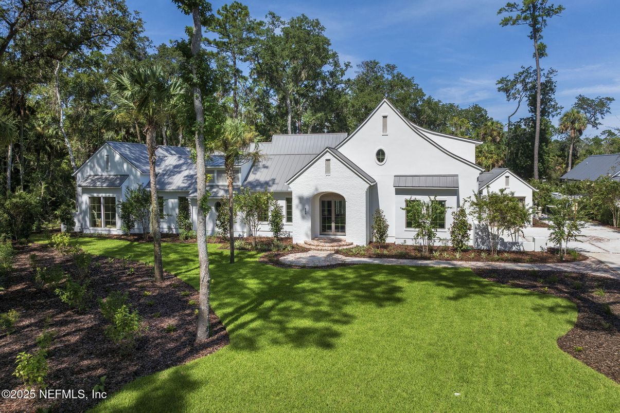 Backyard, Exterior, Facade, Farmhouse