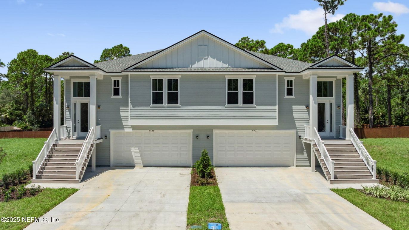 Attached, Exterior, Facade, Raised Ranch