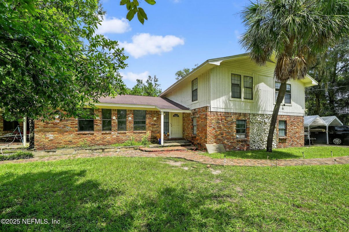 Exterior, Facade, Brick Facade, Split Level