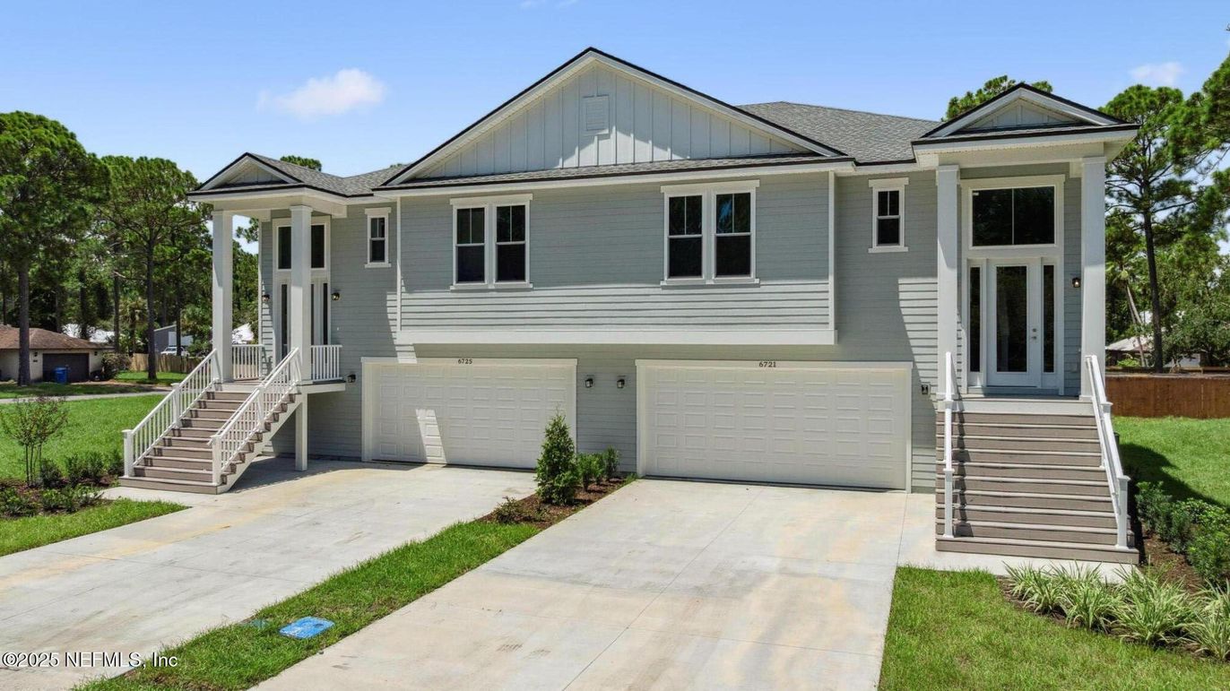Attached, Exterior, Facade, Raised Ranch