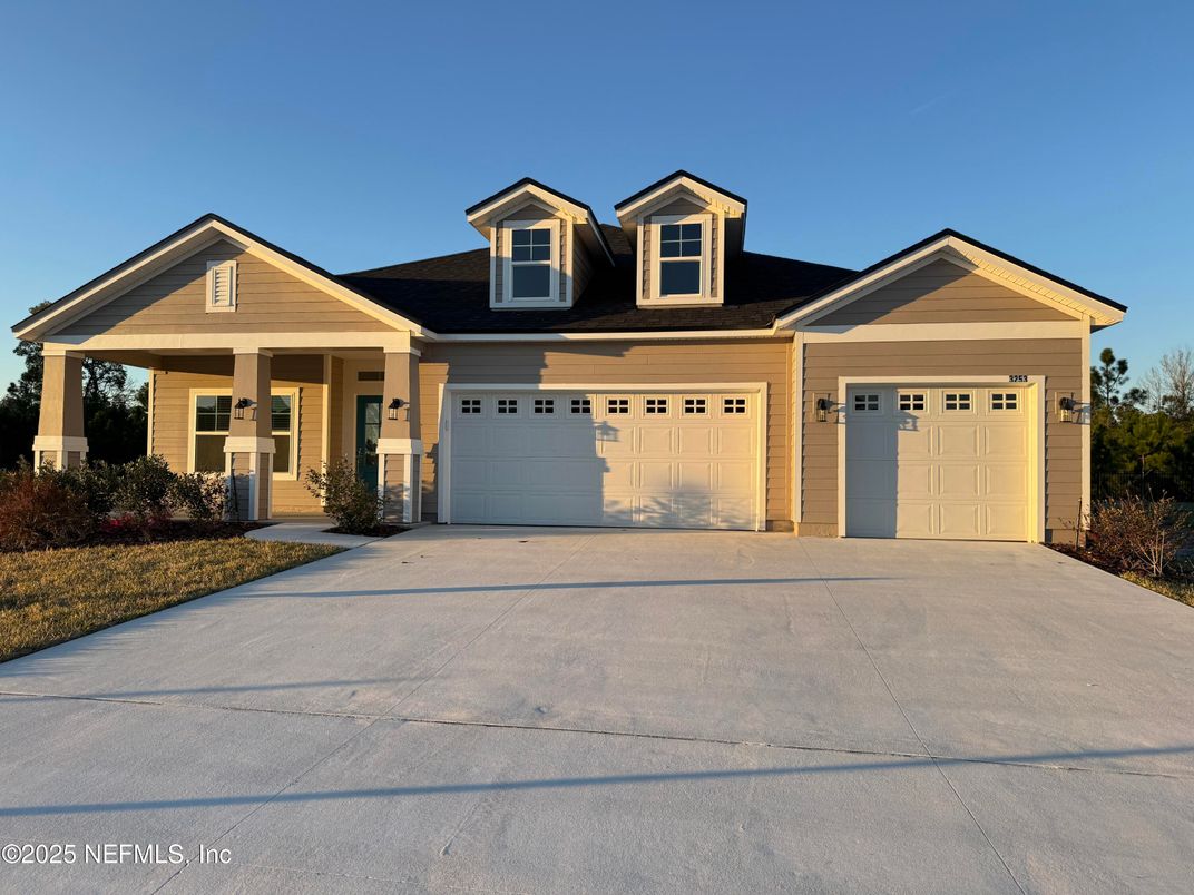 Attached, Exterior, Facade, Ranch