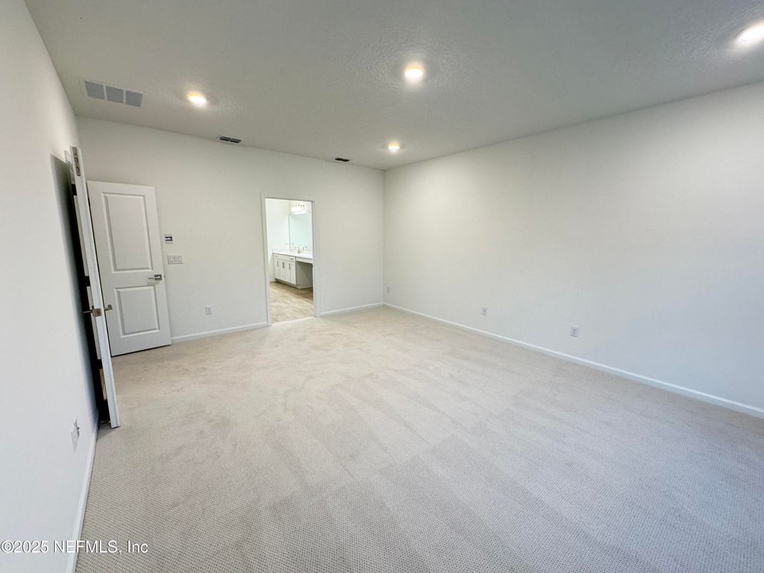 Empty room, Interior, Recessed Lighting