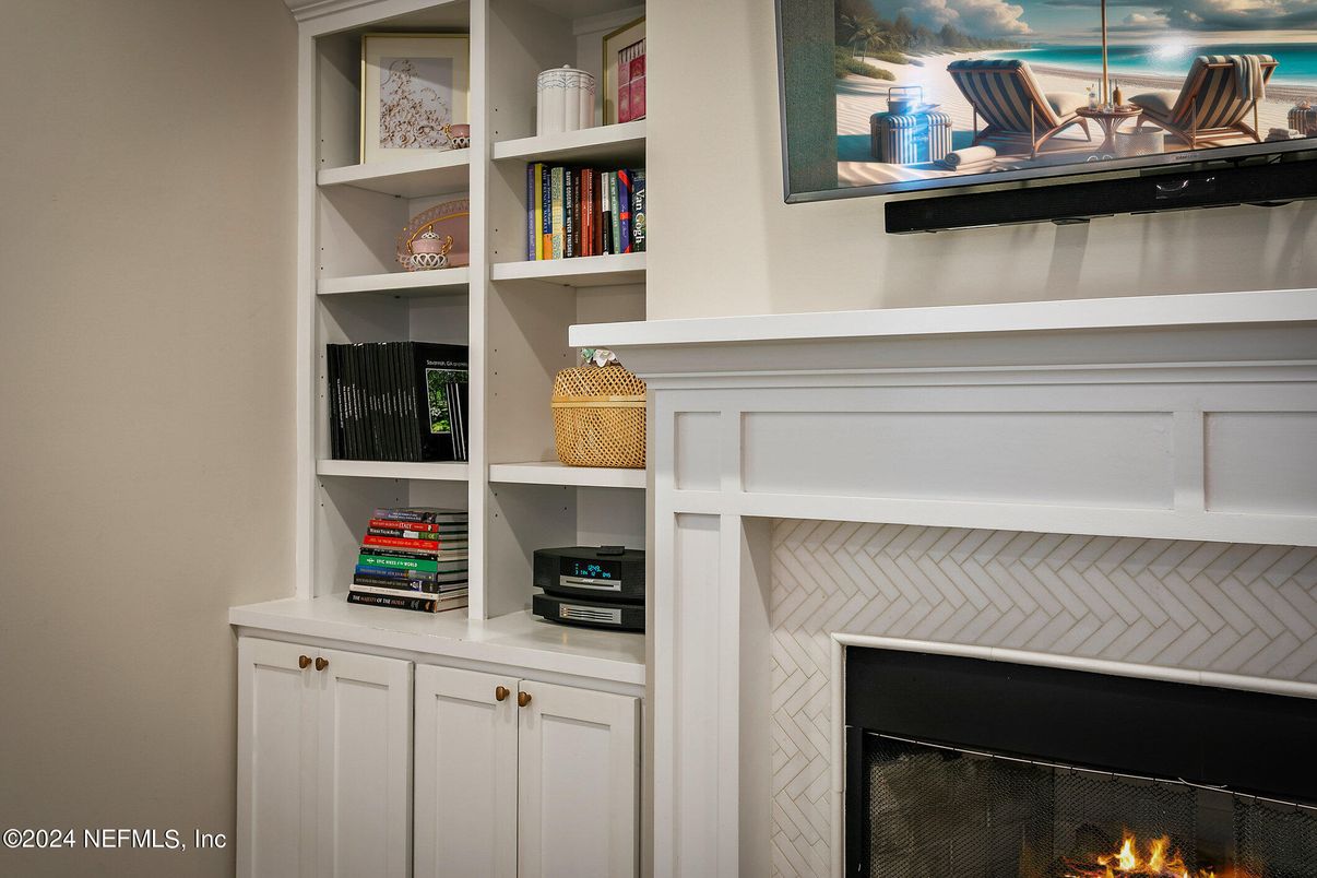 Fireplace, Interior, Water