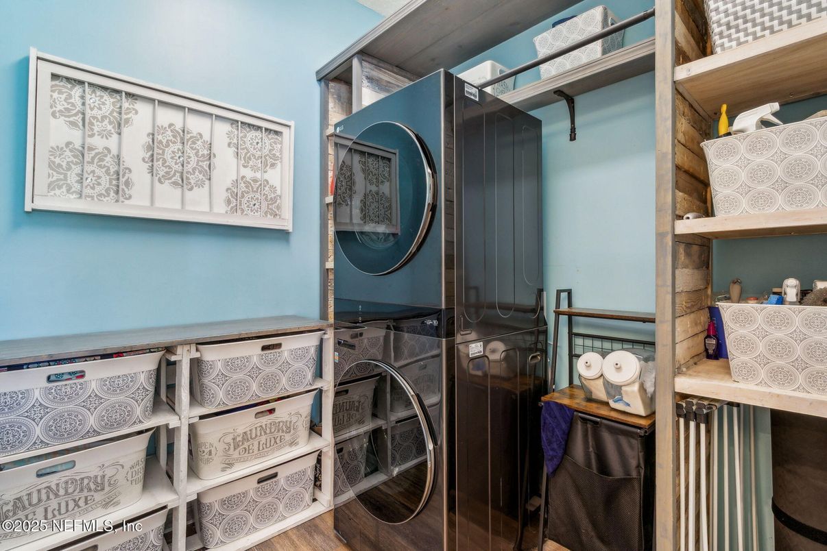 Interior, Washer, Wood Texture Flooring