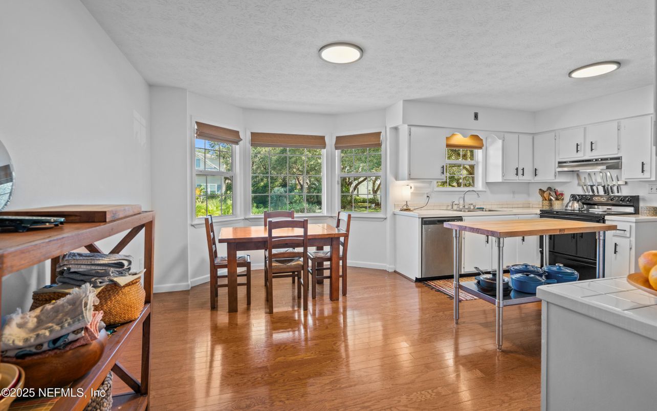 Dining room, Interior, Kitchen, Recessed Lighting, Wood Texture Flooring