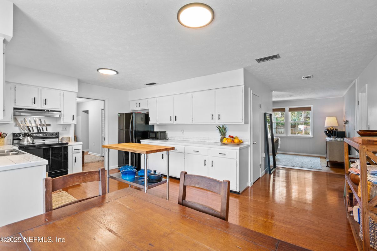 Dining room, Interior, Kitchen, Recessed Lighting, Wood Texture Flooring