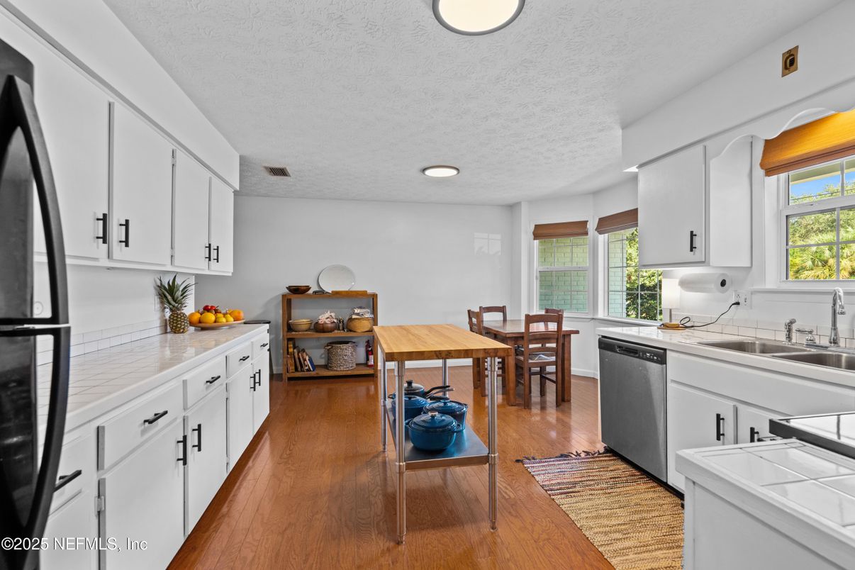 Dining room, Interior, Kitchen, Recessed Lighting, Wood Texture Flooring