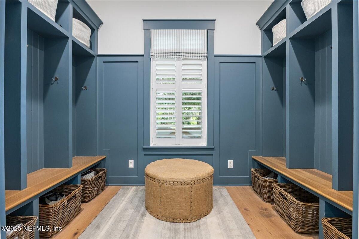 Interior, Walk-in Closets, Wood Texture Flooring