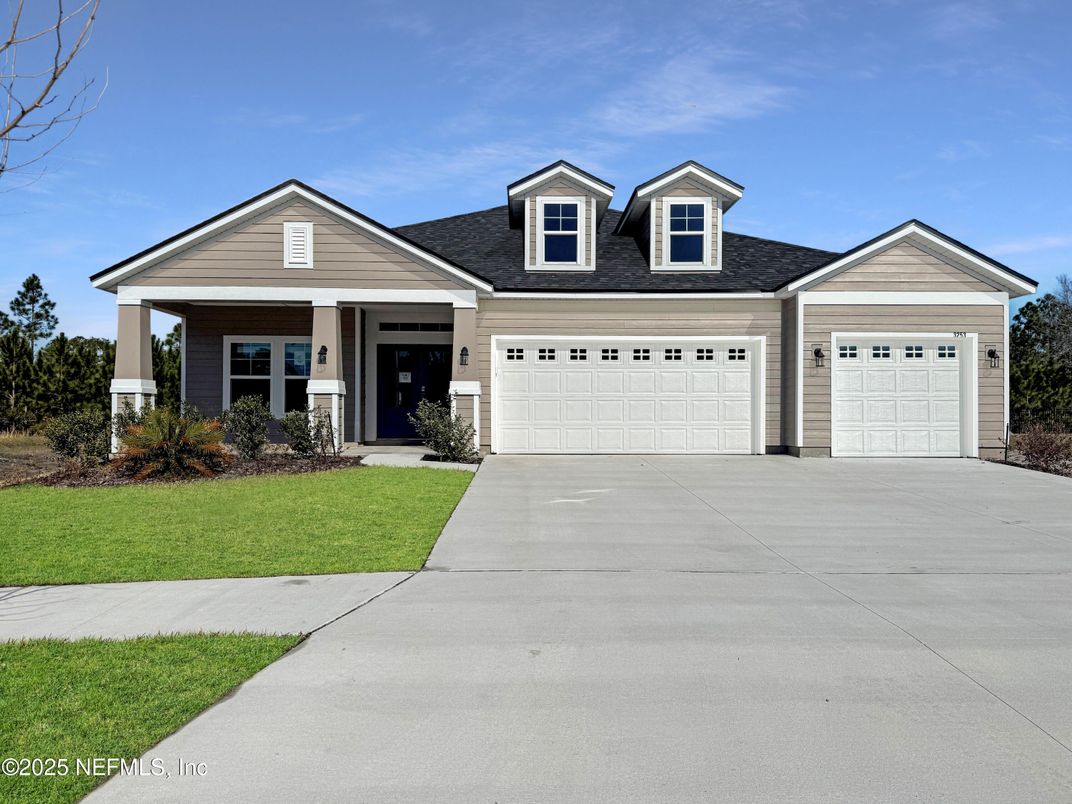 Attached, Exterior, Facade, Ranch