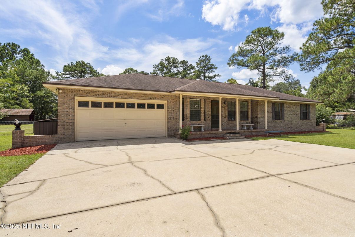 Attached, Exterior, Facade, Brick Facade, Ranch