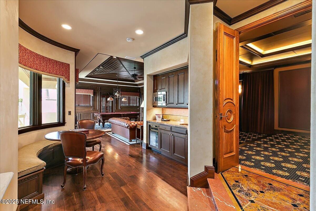 Dining room, Interior, Kitchen, Pendant Lights, Recessed Lighting, Wood Texture Flooring