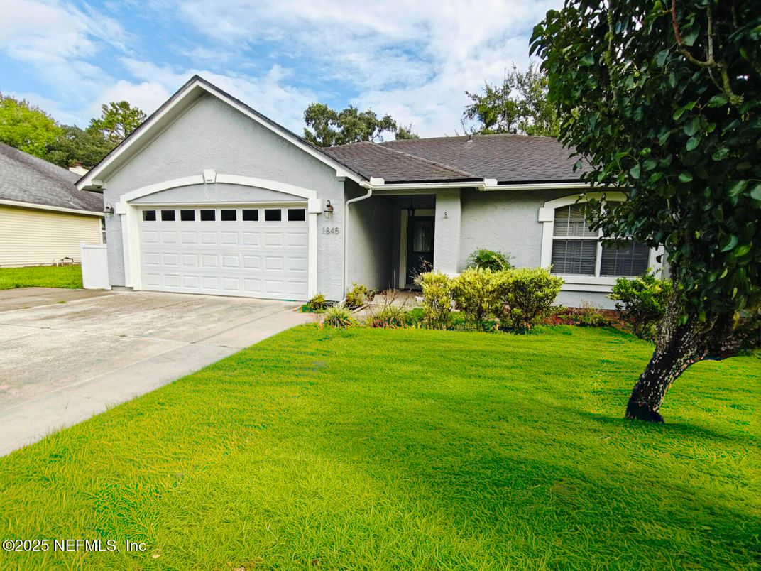 Attached, Exterior, Facade, Ranch