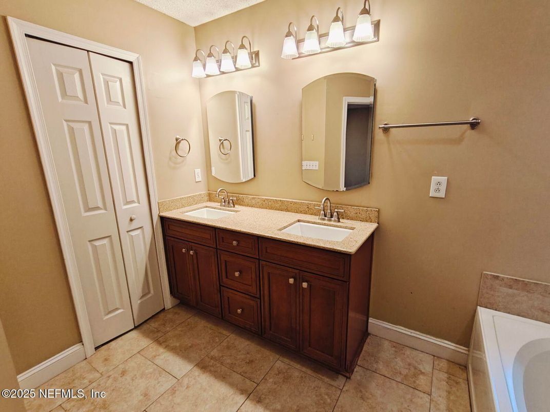 Bathroom, Dual Sink Vanities, Interior
