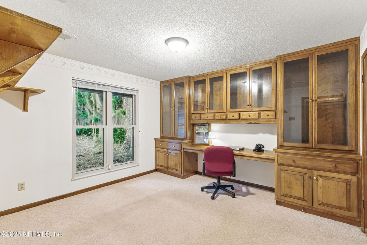 Home Office, Interior