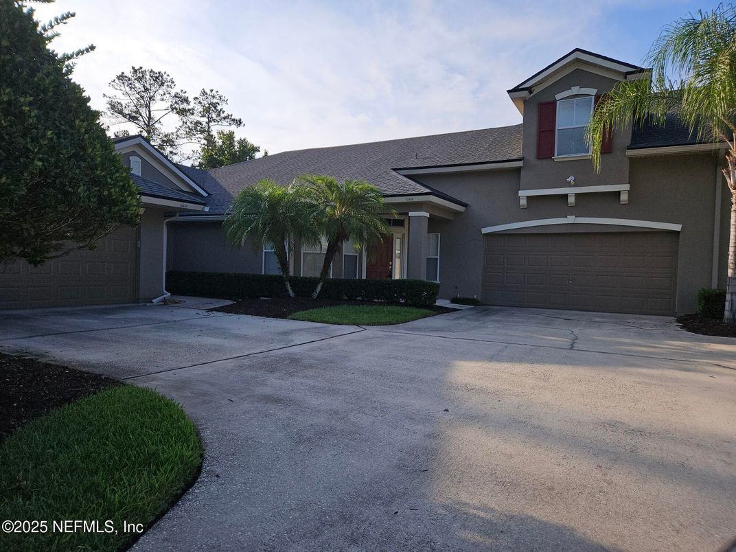 Attached, Exterior, Facade, Mediterranean