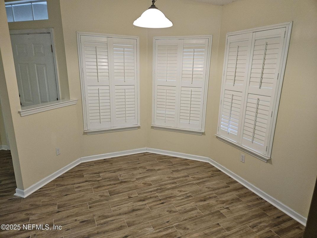Empty room, Interior, Pendant Lights, Wood Texture Flooring