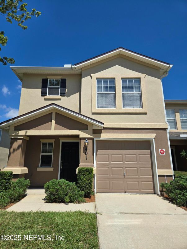 Attached, Exterior, Facade, American Craftsman