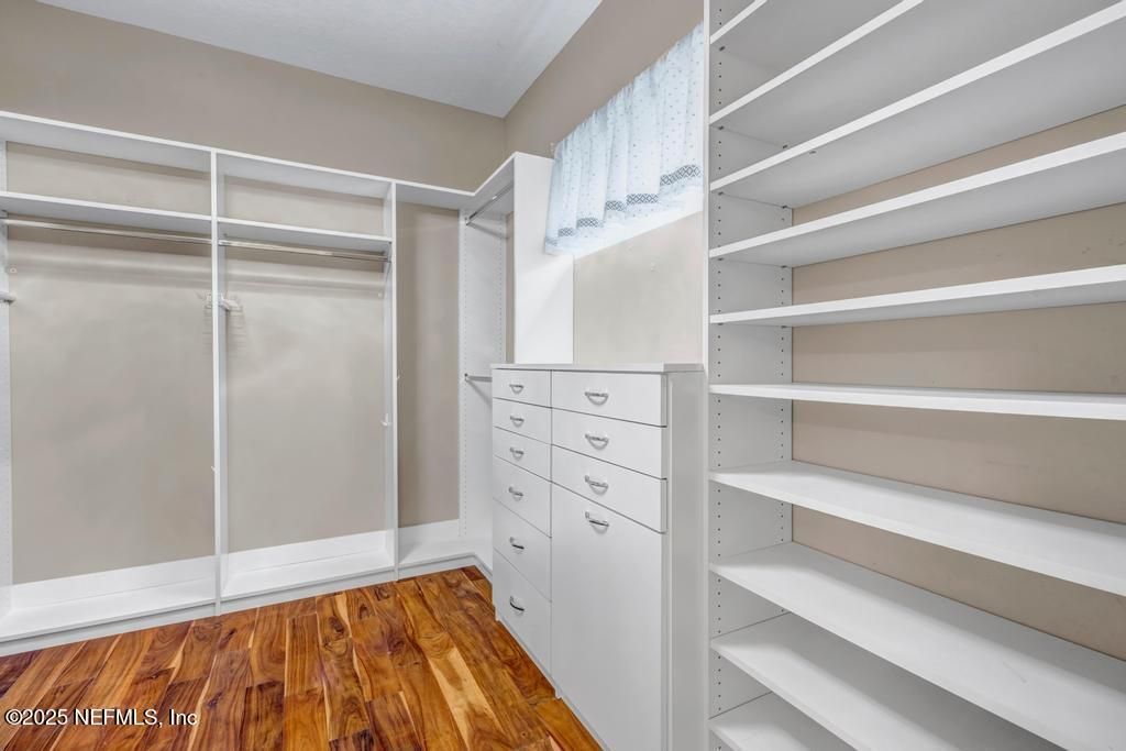 Interior, Walk-in Closets, Wood Texture Flooring