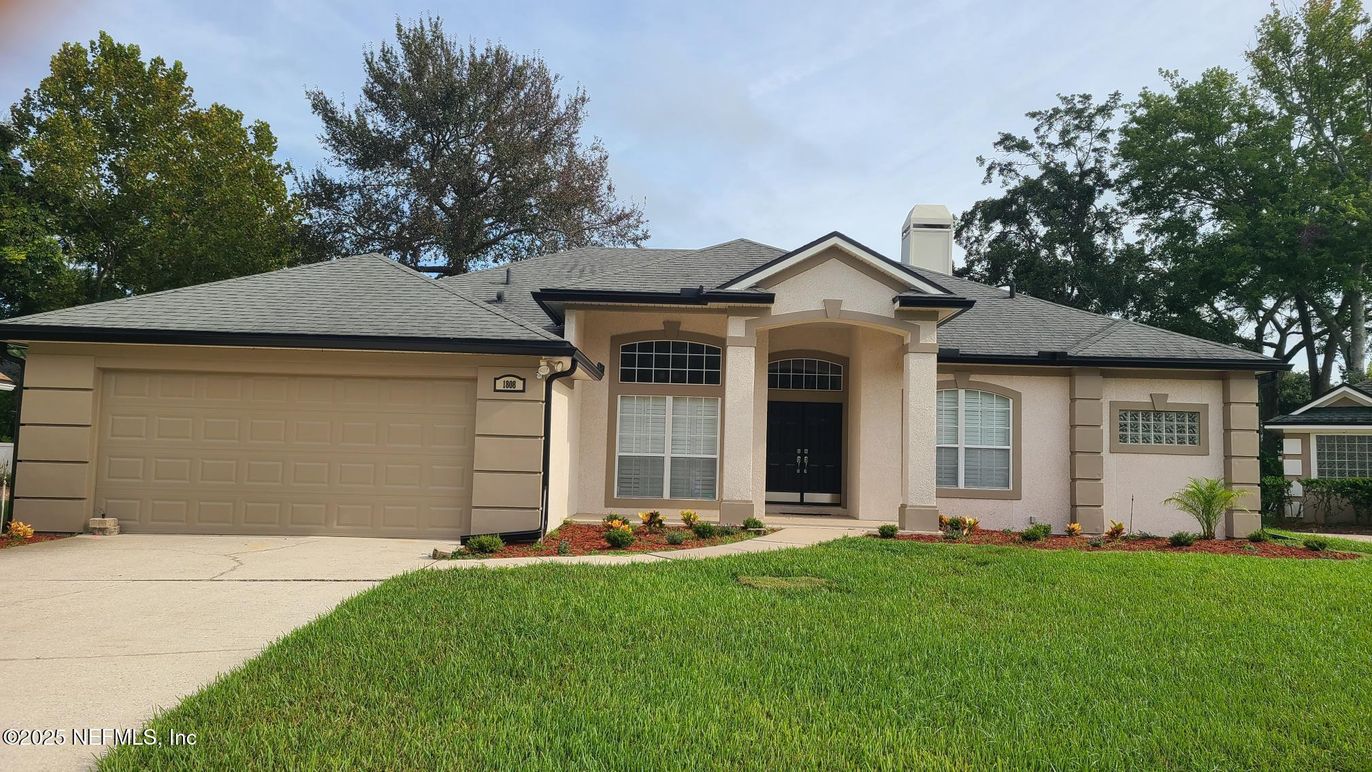 Attached, Exterior, Facade, Ranch