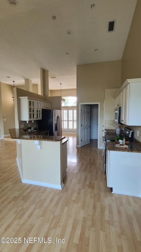 Dining room, Interior, Kitchen, Pendant Lights, Recessed Lighting, Wood Texture Flooring