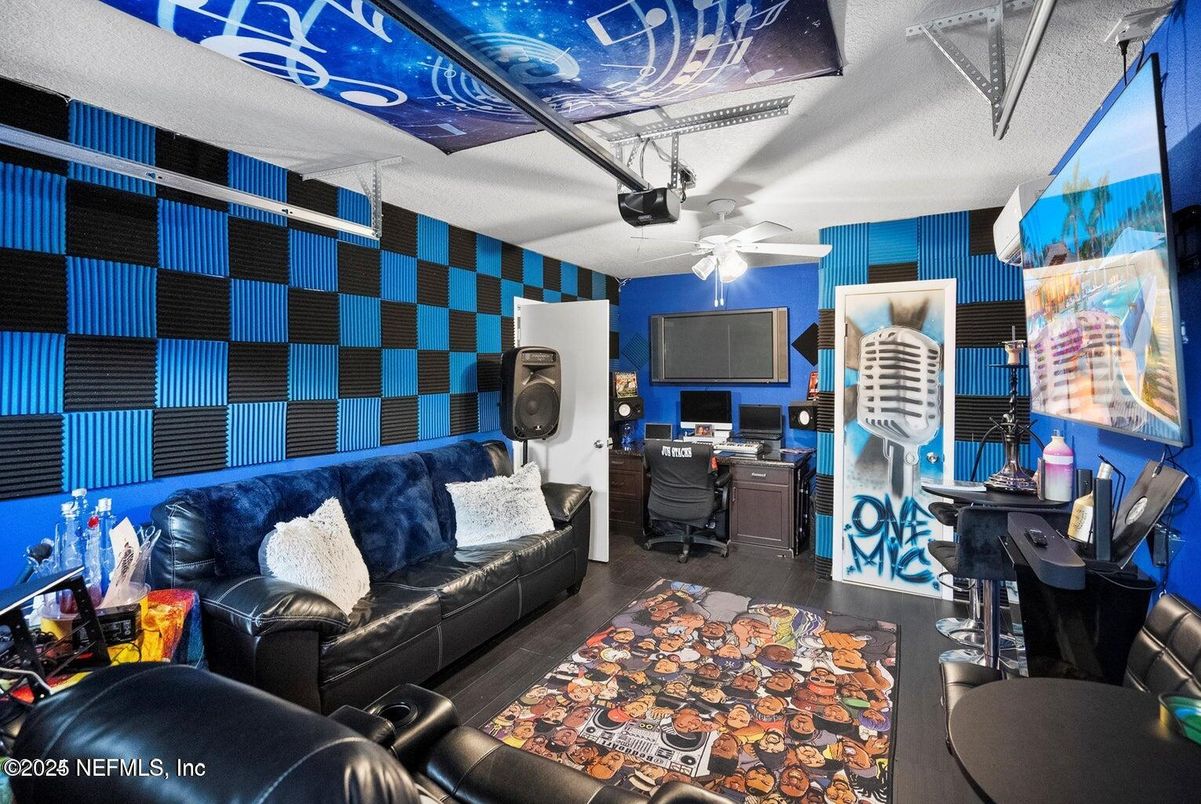 Home Office, Interior