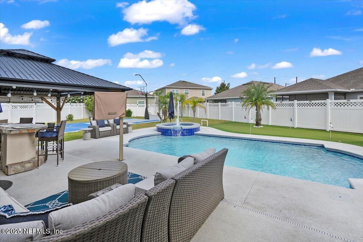 Exterior, Pool