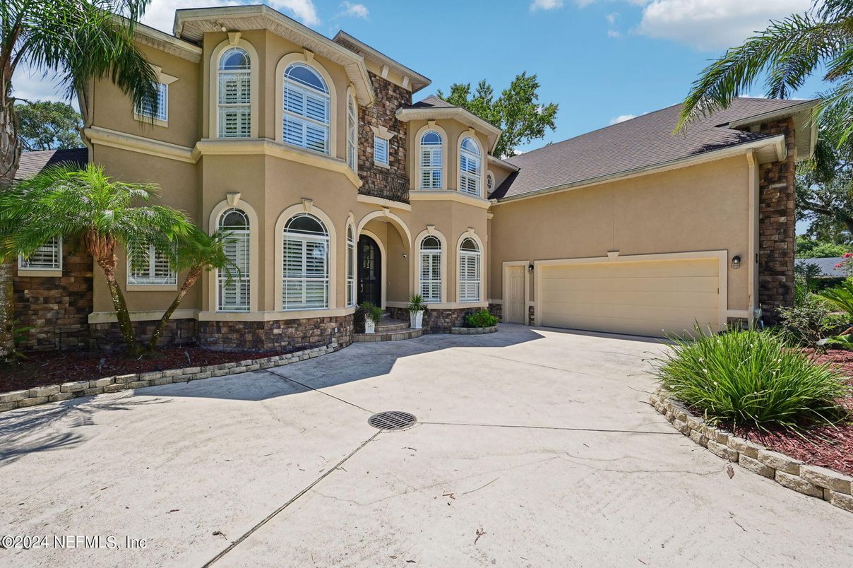 Attached, Exterior, Facade, Mediterranean