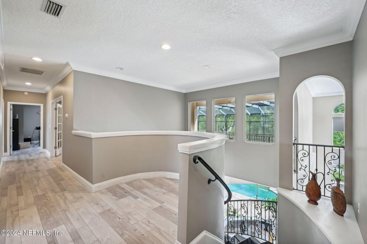 Interior, Recessed Lighting, Wood Texture Flooring