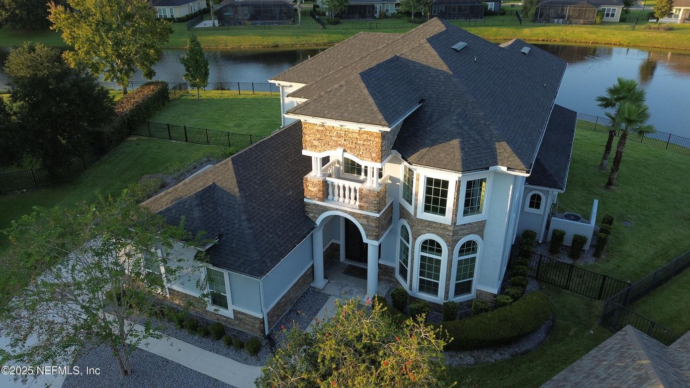 Exterior, Drone