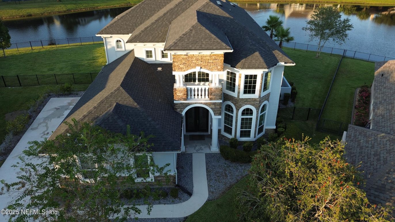 Exterior, Drone