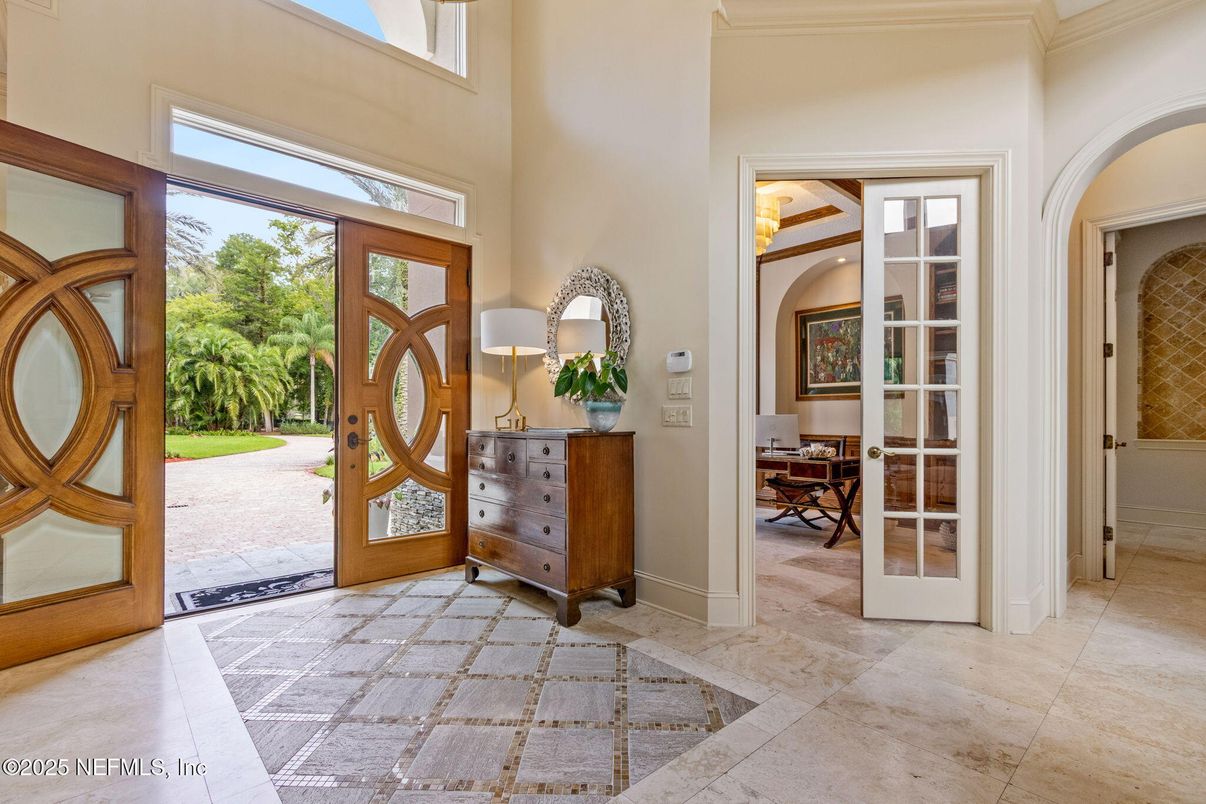 Dining room, Interior