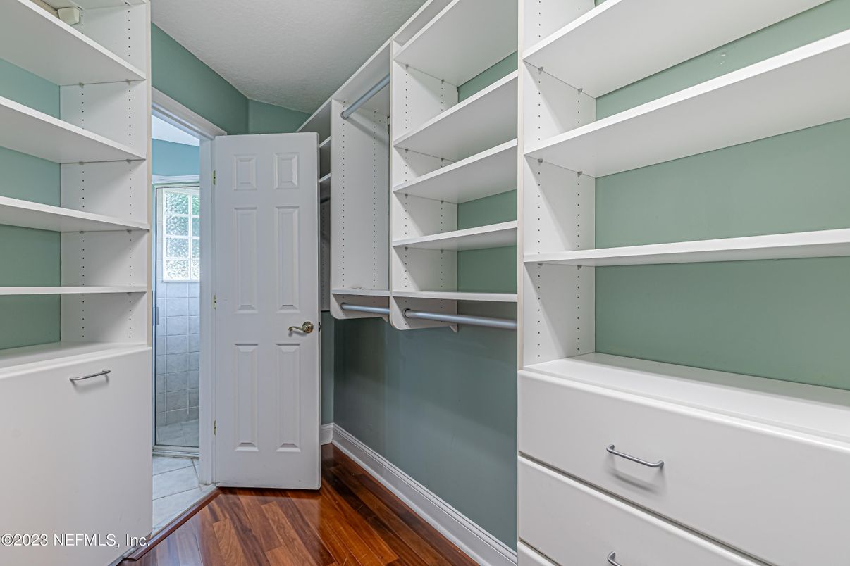 Interior, Walk-in Closets, Wood Texture Flooring