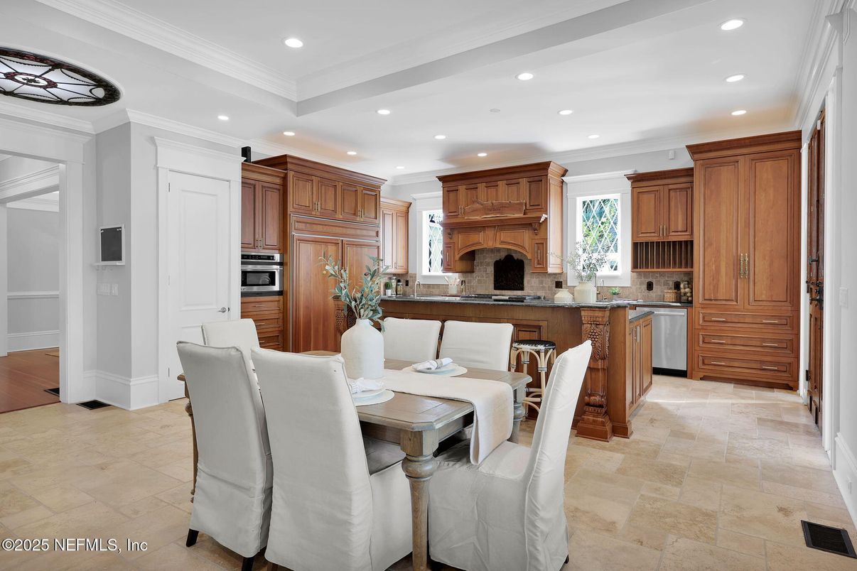 Dining room, Interior, Kitchen, Recessed Lighting, Stainless Steel Appliances