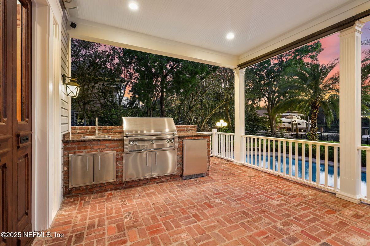 Exterior, Outdoor Kitchen