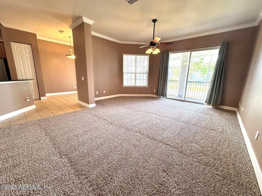 Empty room, Interior, Pendant Lights