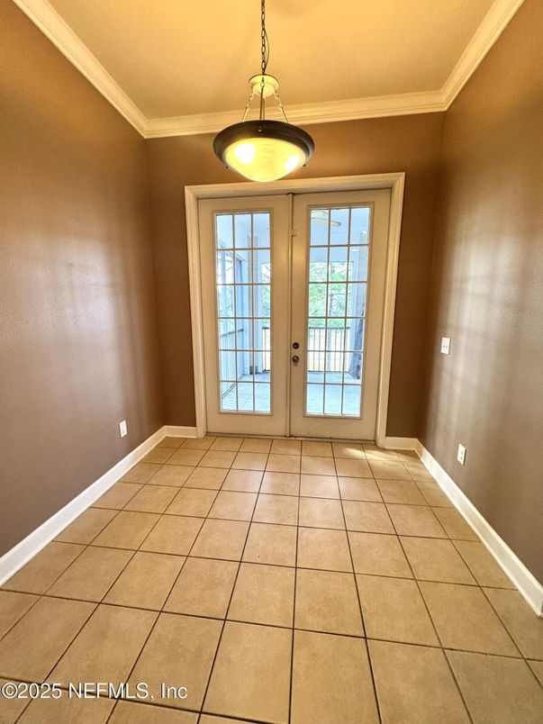 Empty room, Interior, Pendant Lights