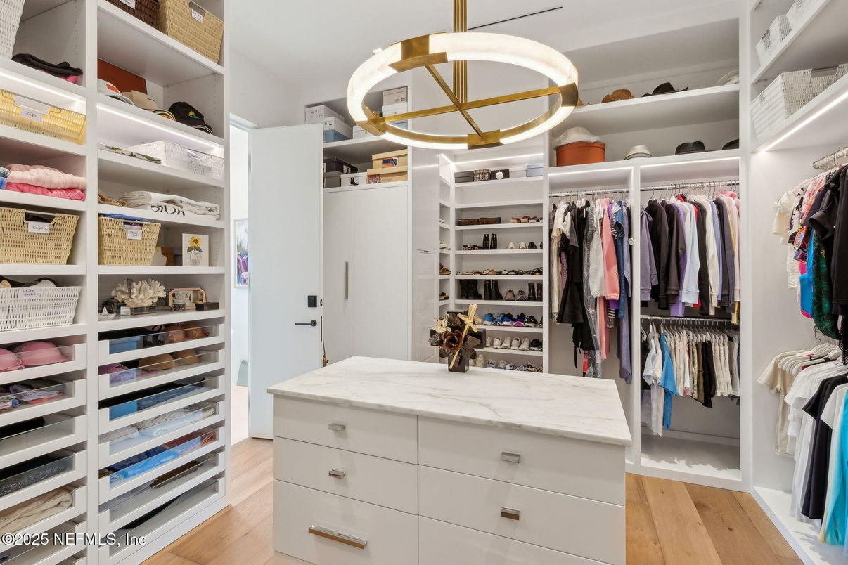 Interior, Pendant Lights, Walk-in Closets, Wood Texture Flooring