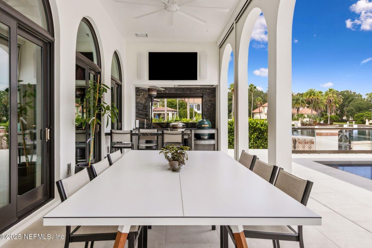 Dining room, Interior