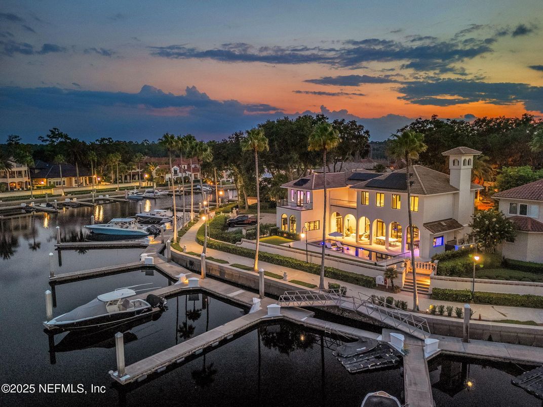 Exterior, Pool, Water