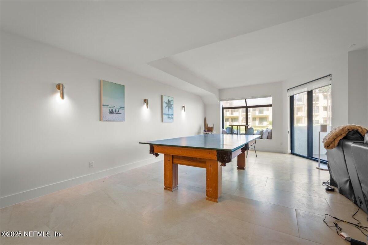 Game Room, Interior