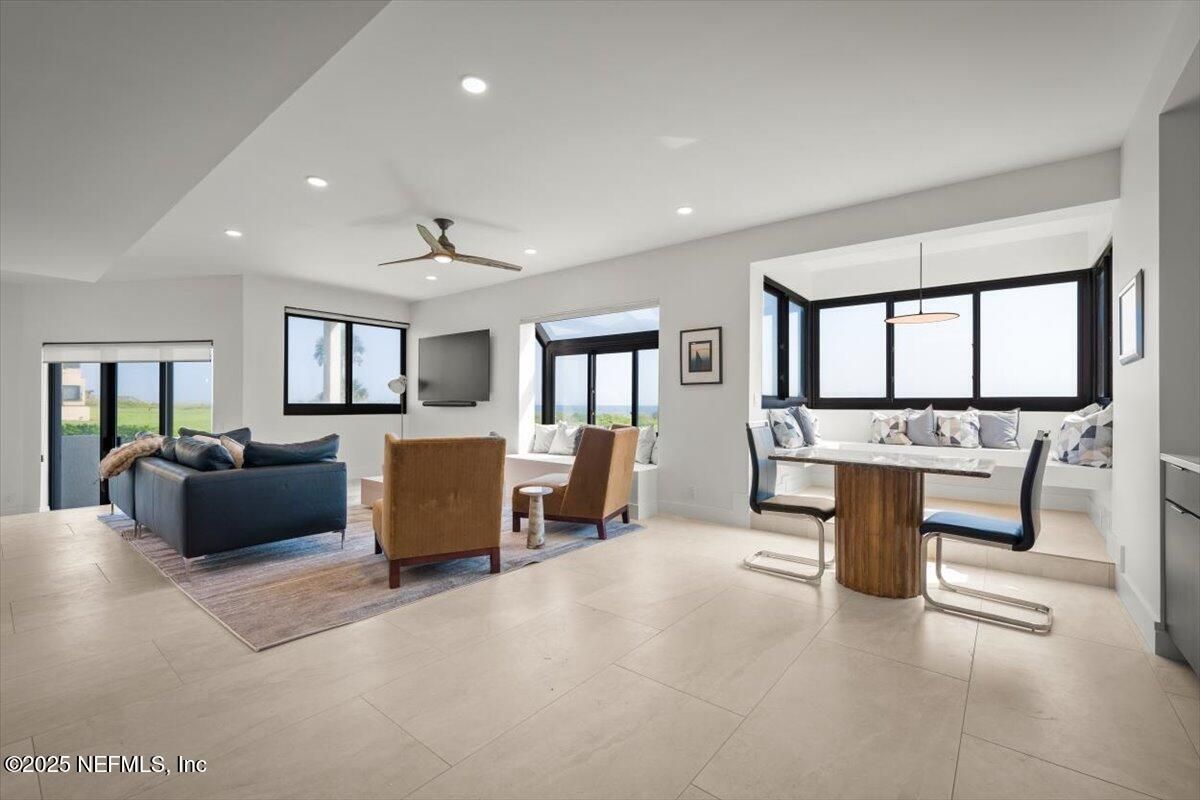 Dining room, Interior, Living room, Recessed Lighting