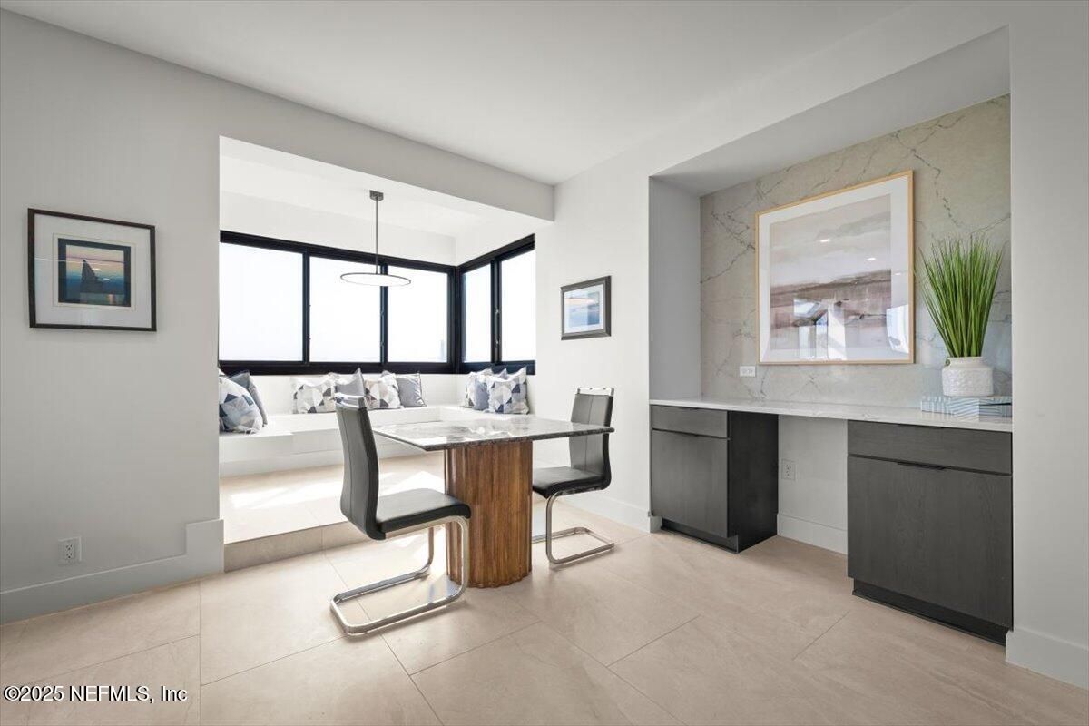 Dining room, Interior, Marble Walls, Pendant Lights