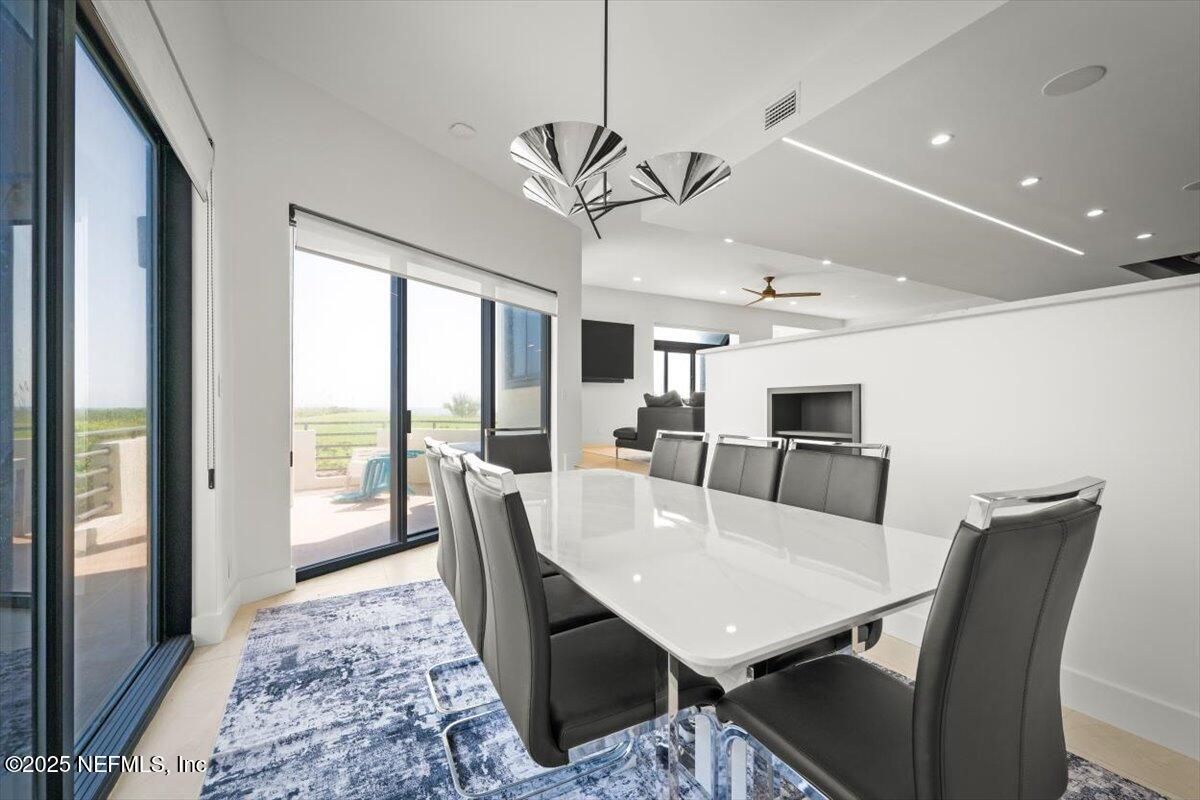 Dining room, Interior, Pendant Lights, Recessed Lighting
