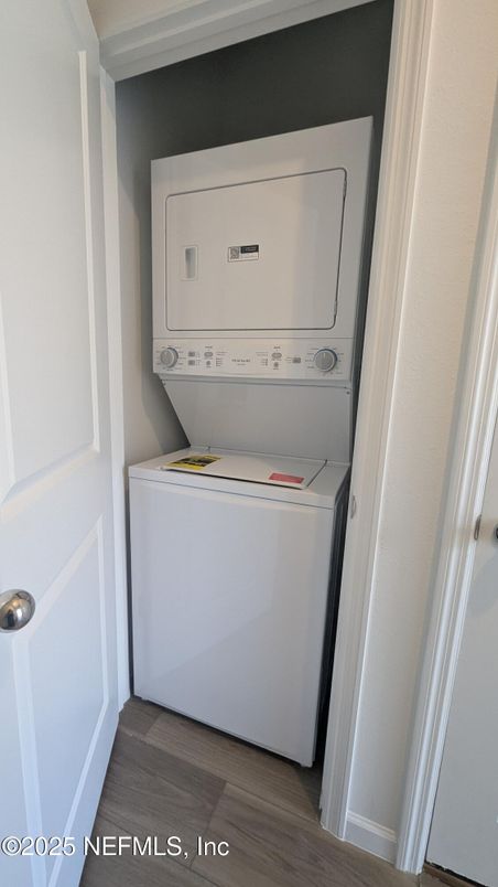 Interior, Utility Closets, Washer, Wood Texture Flooring