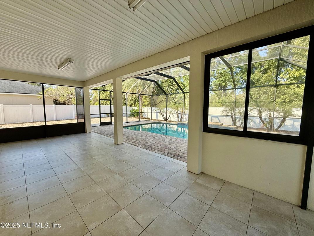 Interior, Pool, Sun Room