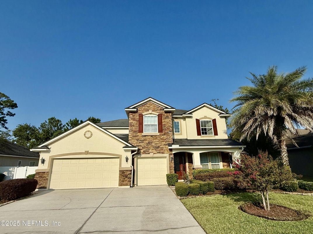 Attached, Exterior, Facade, Brick Traditional