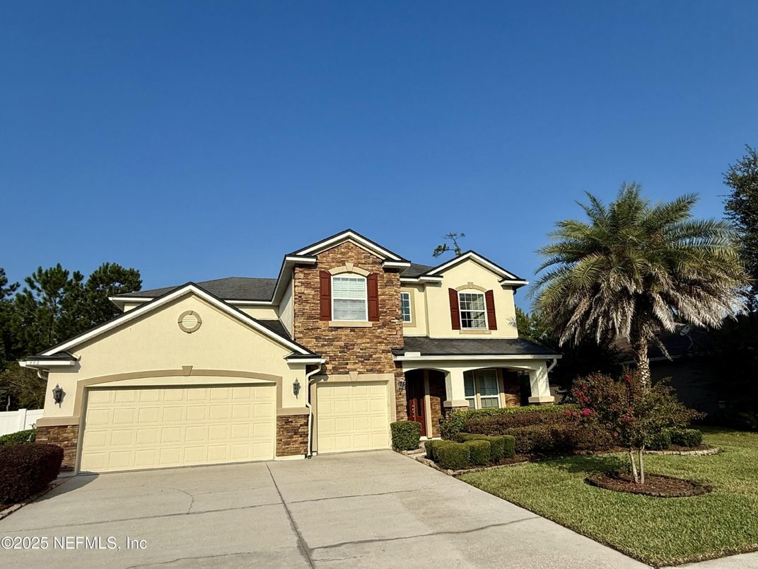 Attached, Exterior, Facade, Brick Traditional