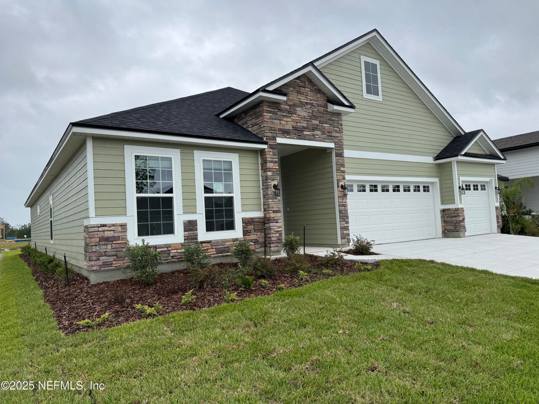 Attached, Exterior, Facade, Brick Traditional