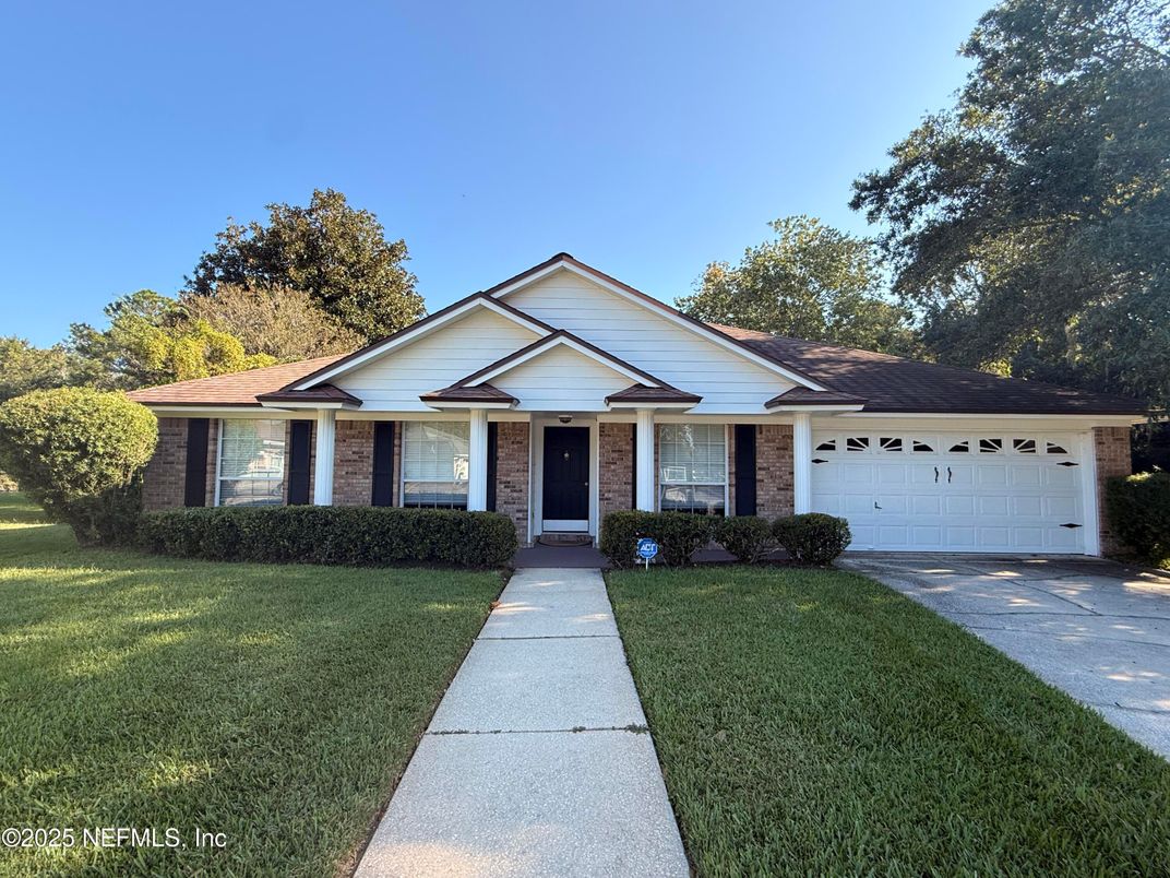 Attached, Exterior, Facade, Ranch