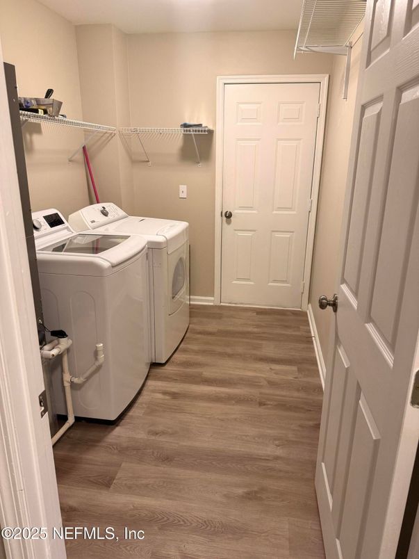 Interior, Washer, Wood Texture Flooring